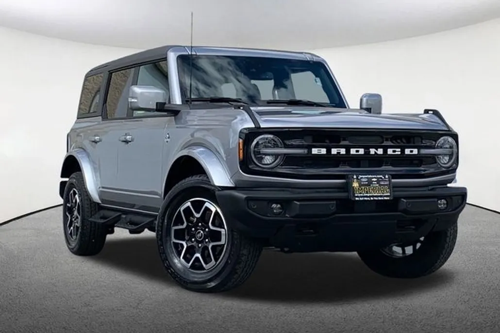 2024 Ford Bronco Outer Banks photo 1