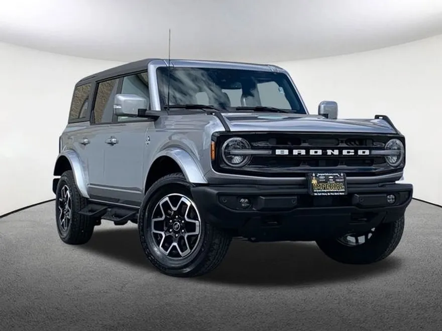 2024 Ford Bronco Outer Banks photo 1