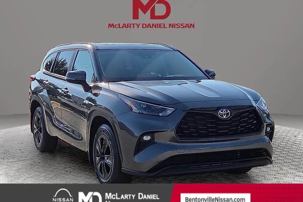 2023 Toyota Highlander L photo 1