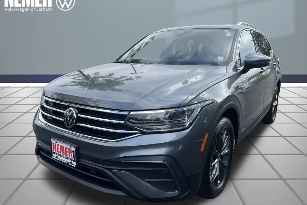 2022 Volkswagen Tiguan SE photo 1