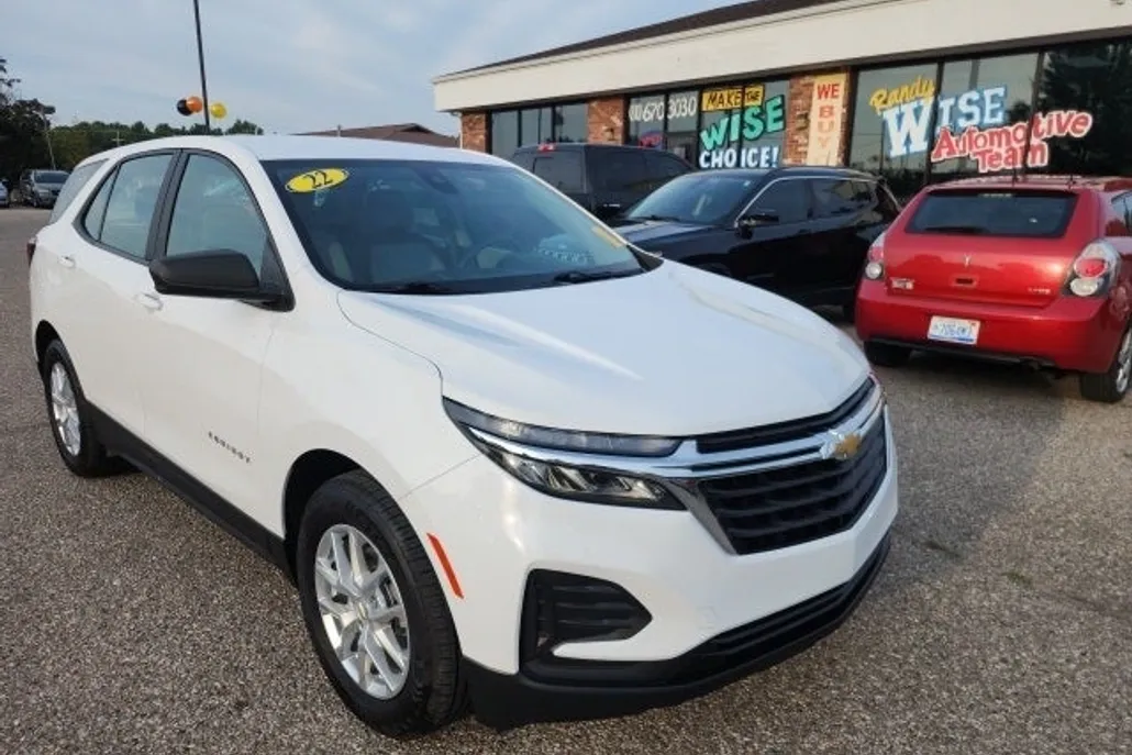 2022 Chevrolet Equinox LS photo 1