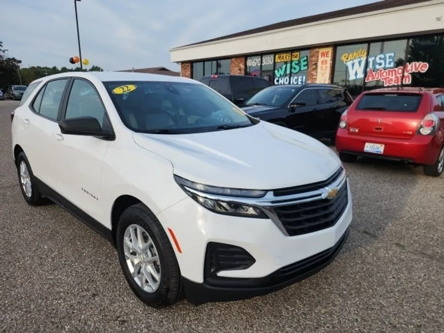 2022 Chevrolet Equinox LS photo 1