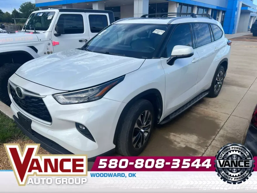 2022 Toyota Highlander XLE photo 1