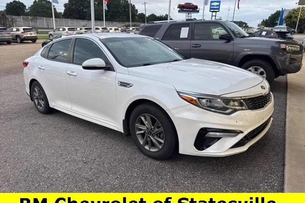2020 Kia Optima LX photo 1