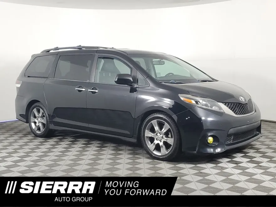 2015 Toyota Sienna SE photo 1