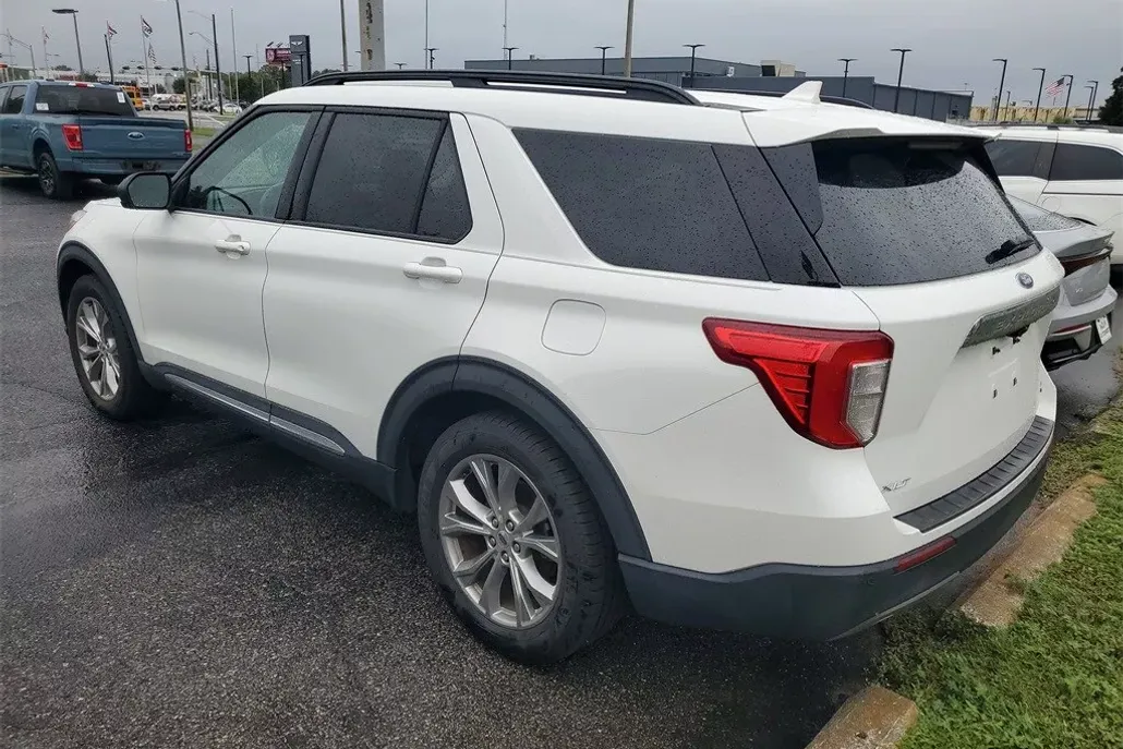 2020 Ford Explorer XLT photo 1