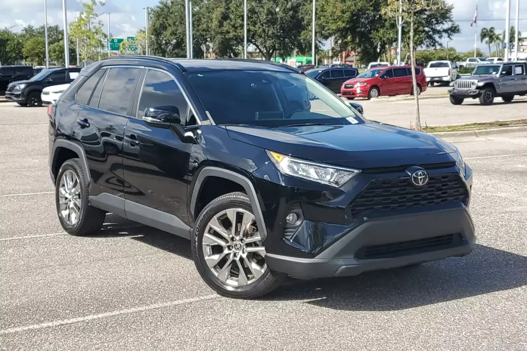 2021 Toyota RAV4 XLE Premium photo 1