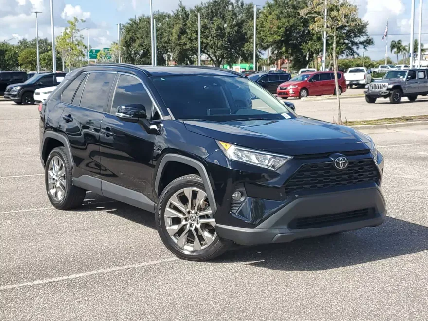 2021 Toyota RAV4 XLE Premium photo 1