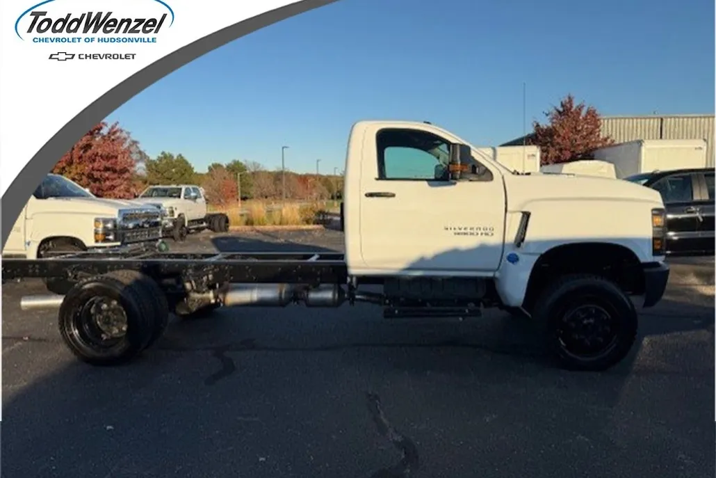 2024 Chevrolet Silverado 5500HD Work Truck photo 1