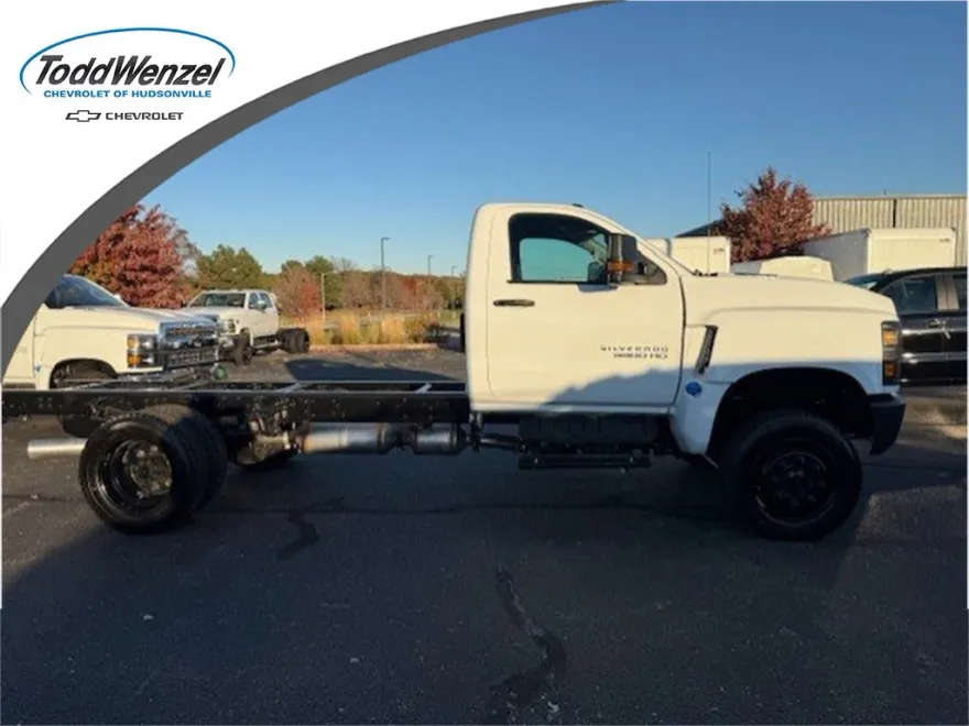 2024 Chevrolet Silverado 5500HD Work Truck photo 1