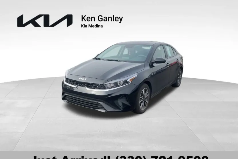 2023 Kia Forte LXS photo 1