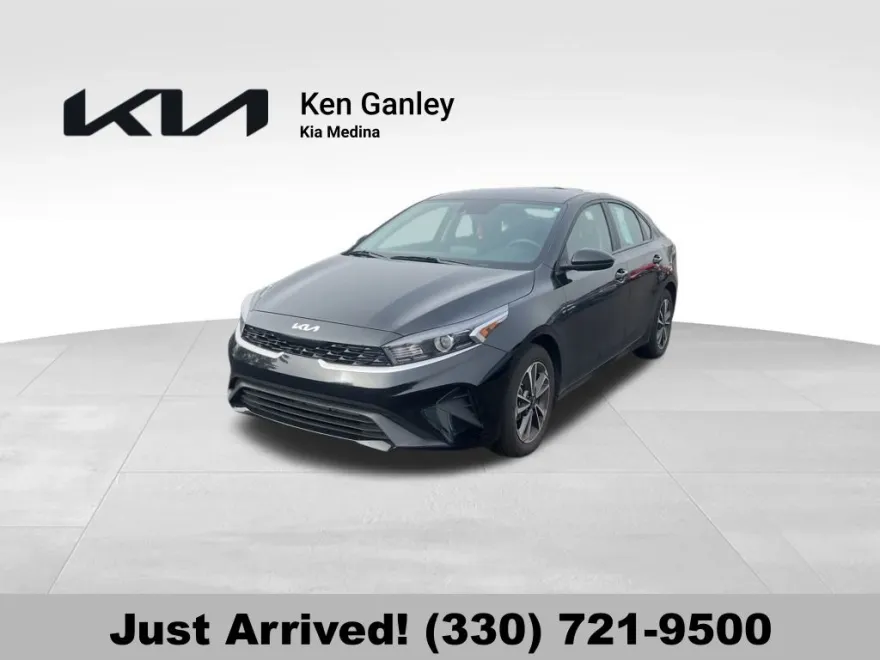 2023 Kia Forte LXS photo 1