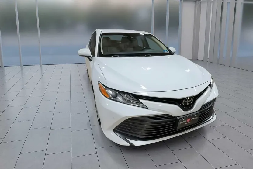 2018 Toyota Camry XLE photo 1