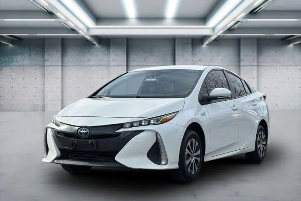 2021 Toyota Prius Prime LE photo 1