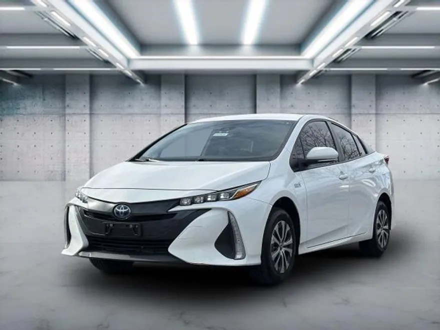 2021 Toyota Prius Prime LE photo 1