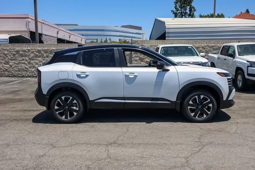 2025 Nissan Kicks SV photo 1
