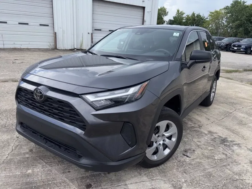 2024 Toyota RAV4 LE photo 1