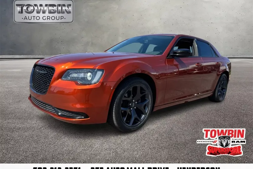 2021 Chrysler 300 Touring photo 1