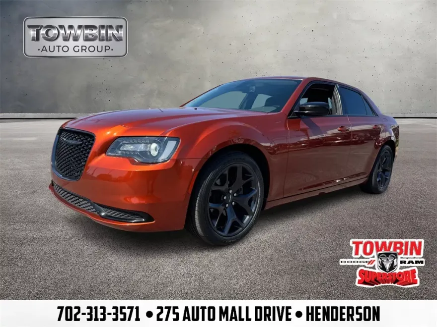 2021 Chrysler 300 Touring photo 1