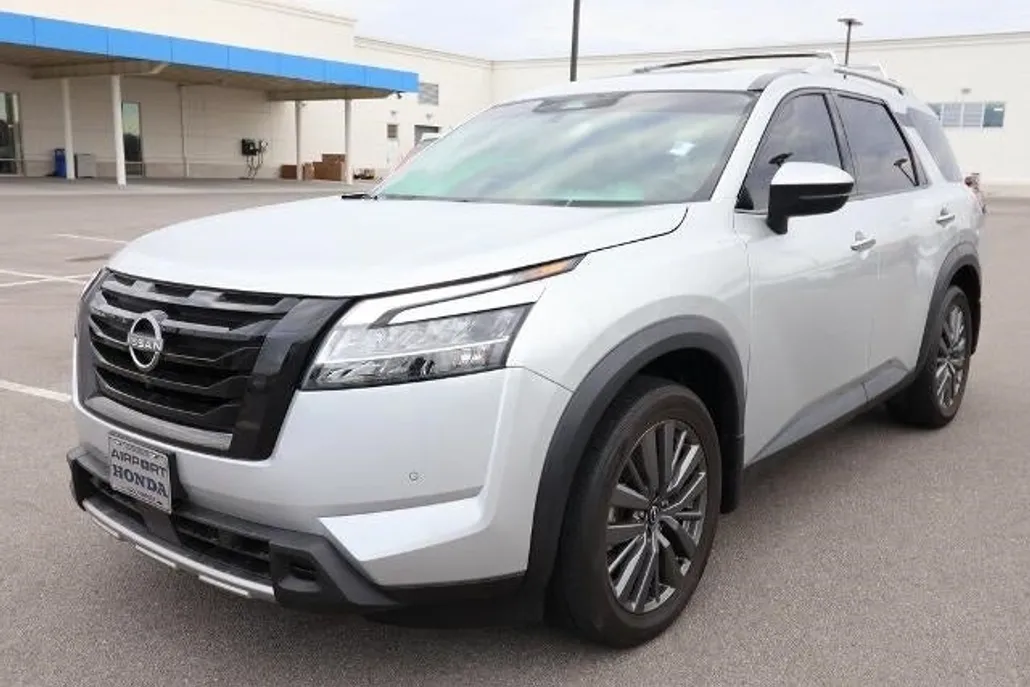 2023 Nissan Pathfinder SL photo 1
