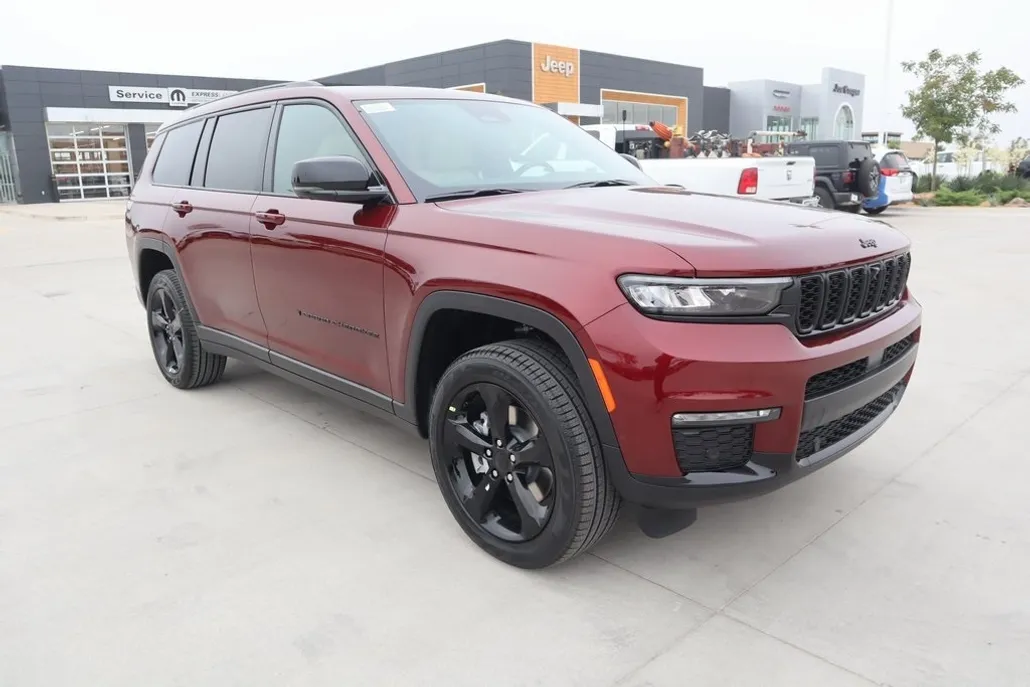 2025 Jeep Grand Cherokee Limited photo 1