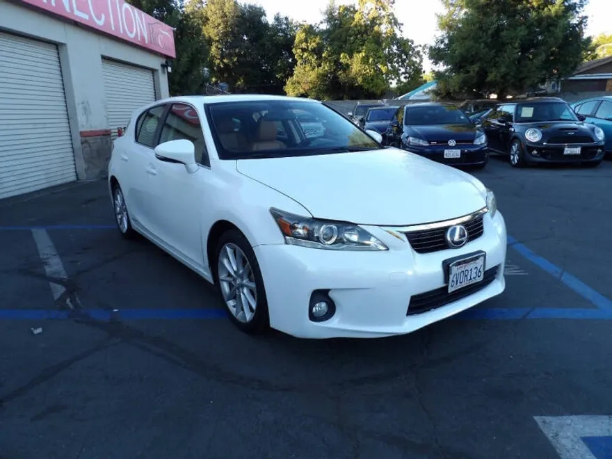 2012 Lexus CT 200h photo 1