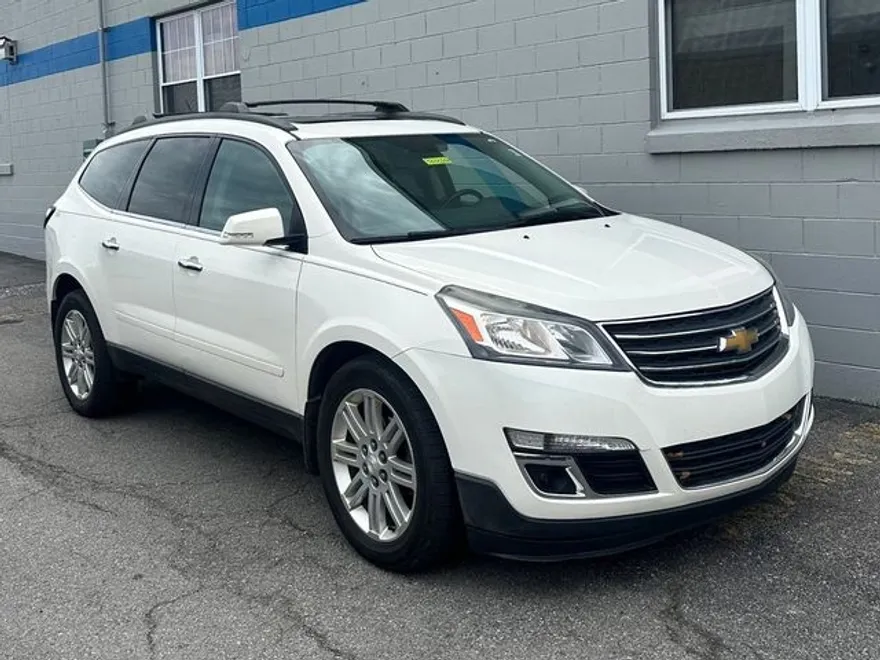 2013 Chevrolet Traverse 1LT photo 1