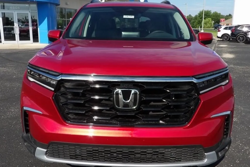 2025 Honda Pilot Touring photo 1