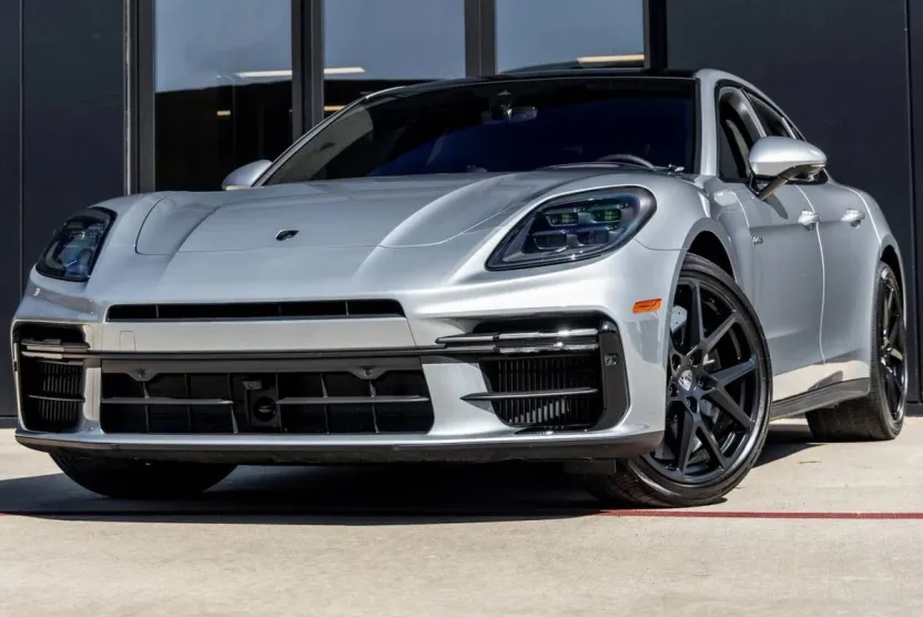 2025 Porsche Panamera Turbo S E-Hybrid photo 1