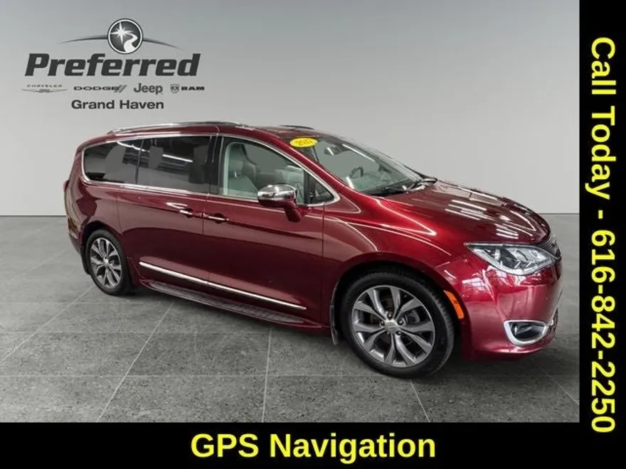 2017 Chrysler Pacifica Limited photo 1