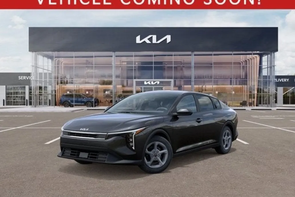 2025 Kia K4 LXS photo 1