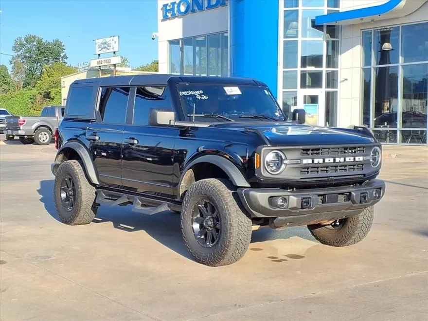 2023 Ford Bronco Black Diamond photo 1