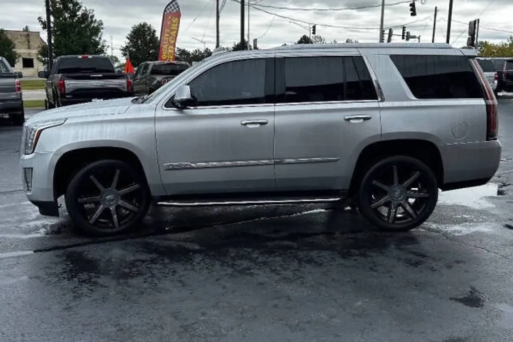 2016 Cadillac Escalade Luxury photo 1