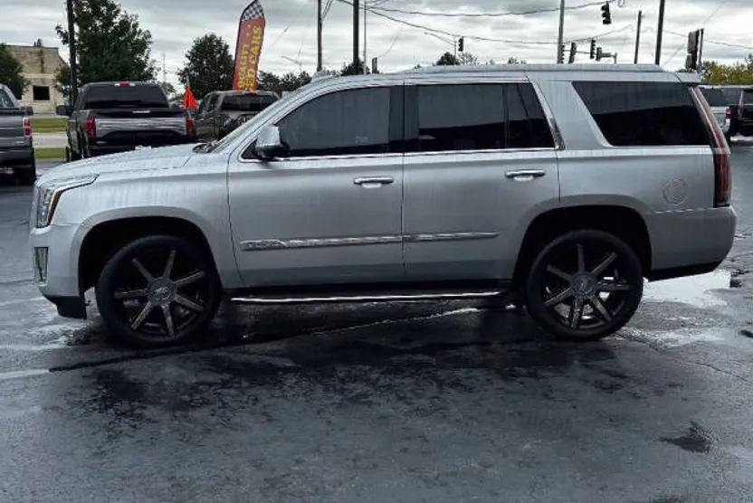 2016 Cadillac Escalade Luxury photo 1