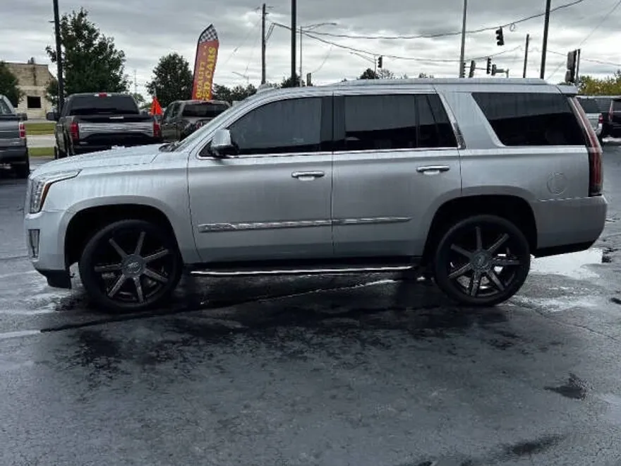 2016 Cadillac Escalade Luxury photo 1