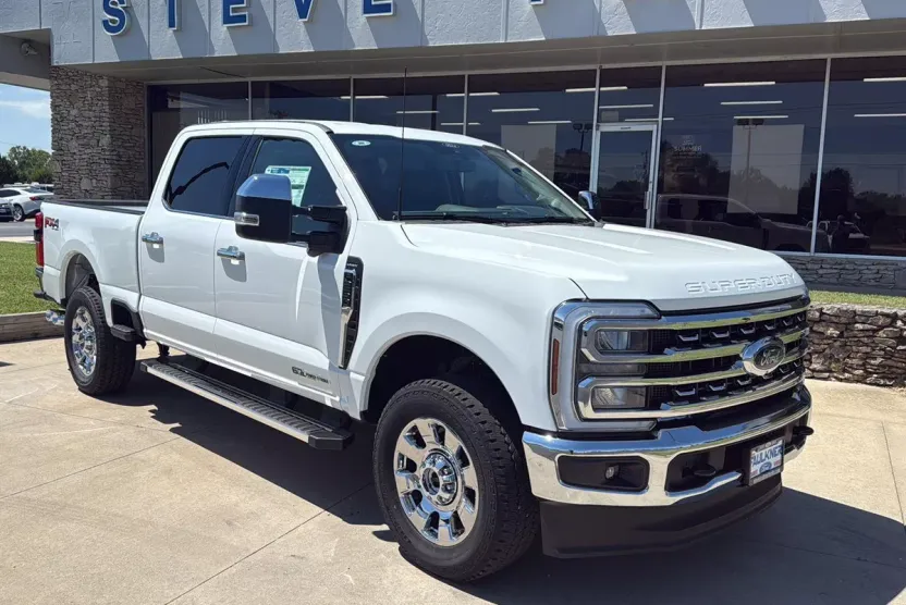2026 Ford F-250 Lariat photo 1