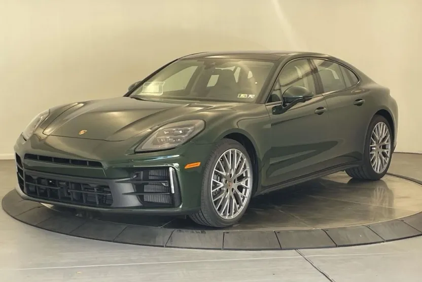 2025 Porsche Panamera 4 photo 1