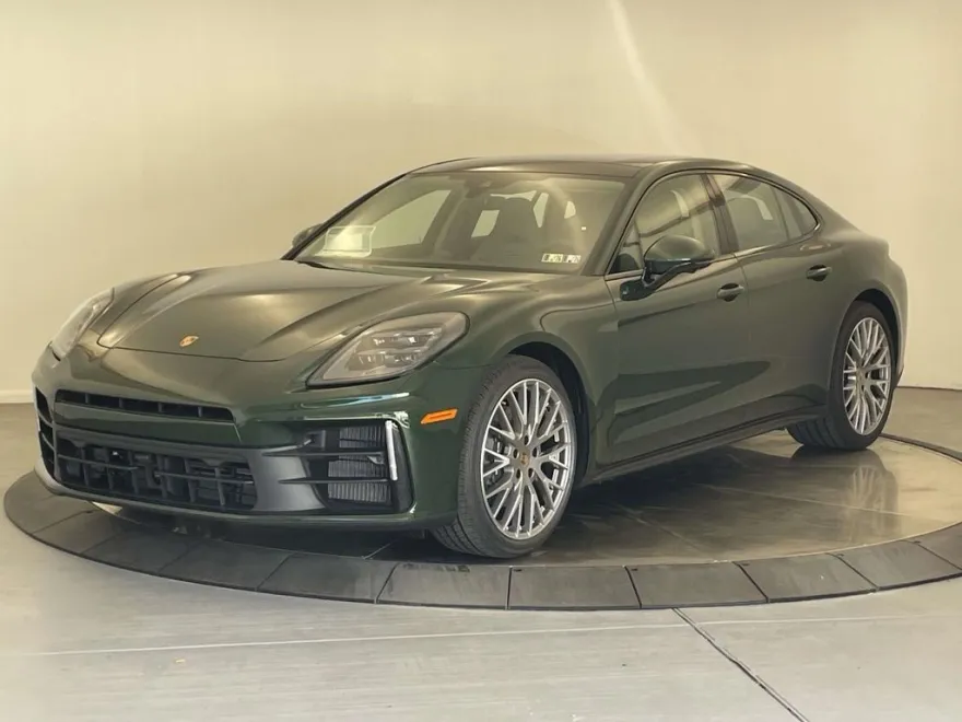 2025 Porsche Panamera 4 photo 1