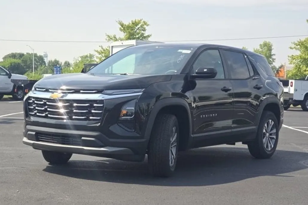2026 Chevrolet Equinox LT photo 1