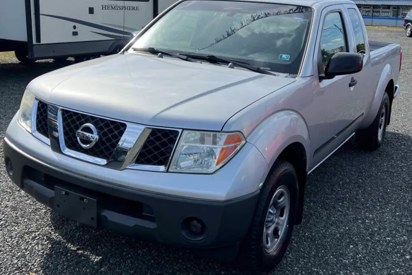 2006 Nissan Frontier XE photo 1