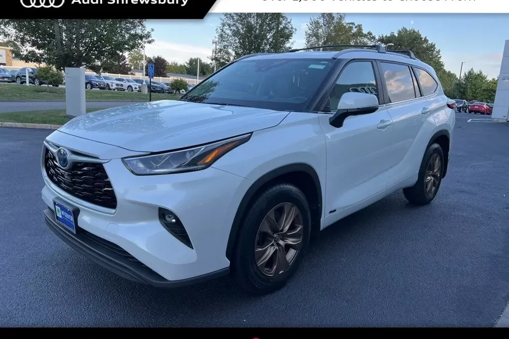 2023 Toyota Highlander Hybrid Bronze Edition photo 1