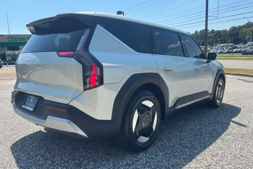 2024 Kia EV9 Light Long Range RWD photo 1