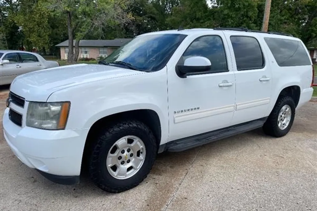 2011 Chevrolet Suburban LT 1500 photo 1