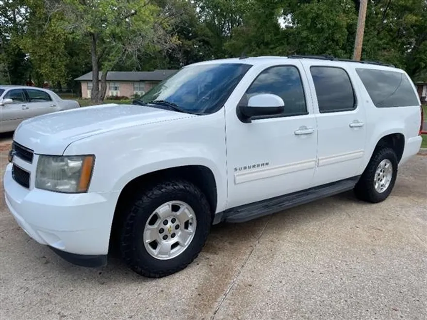 2011 Chevrolet Suburban LT 1500 photo 1