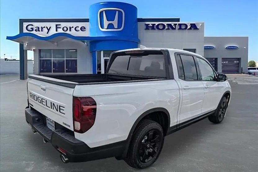 2025 Honda Ridgeline Black Edition photo 1