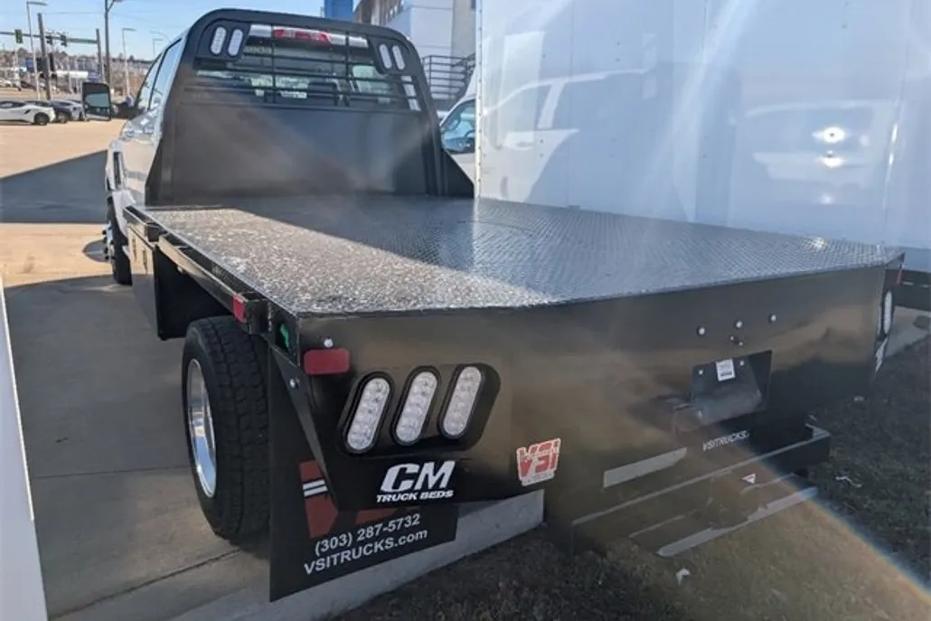 2024 Chevrolet Silverado 5500HD LT photo 1