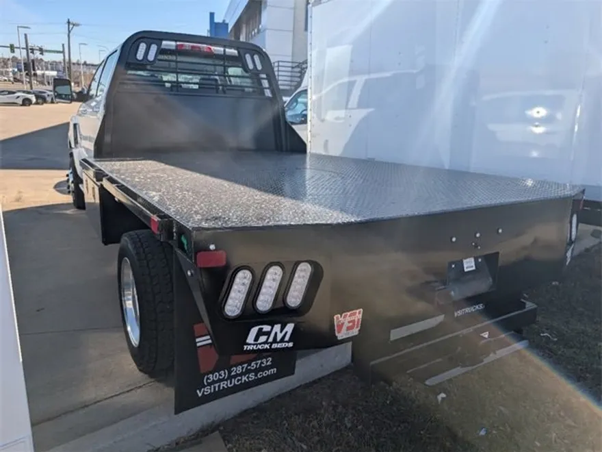 2024 Chevrolet Silverado 5500HD LT photo 1