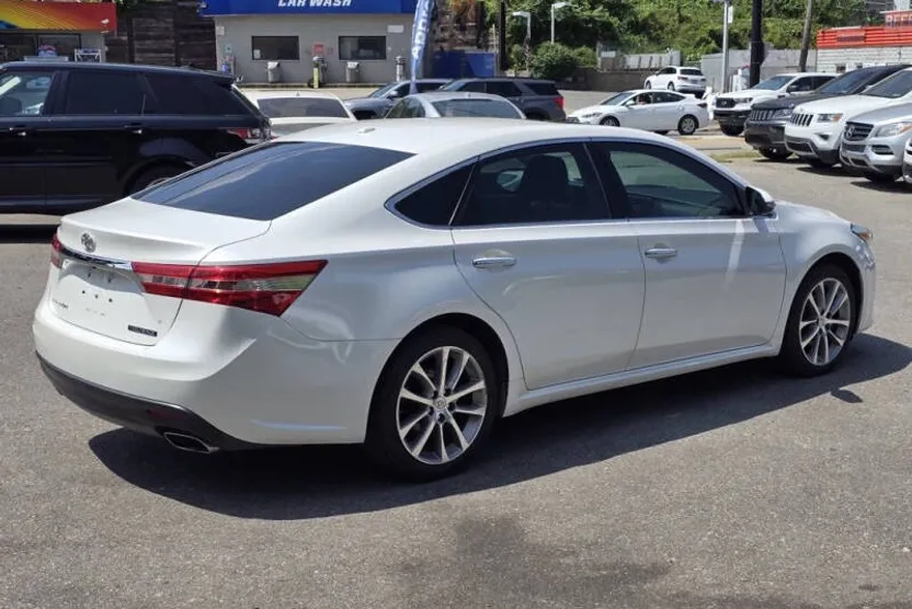 2015 Toyota Avalon XLE photo 1