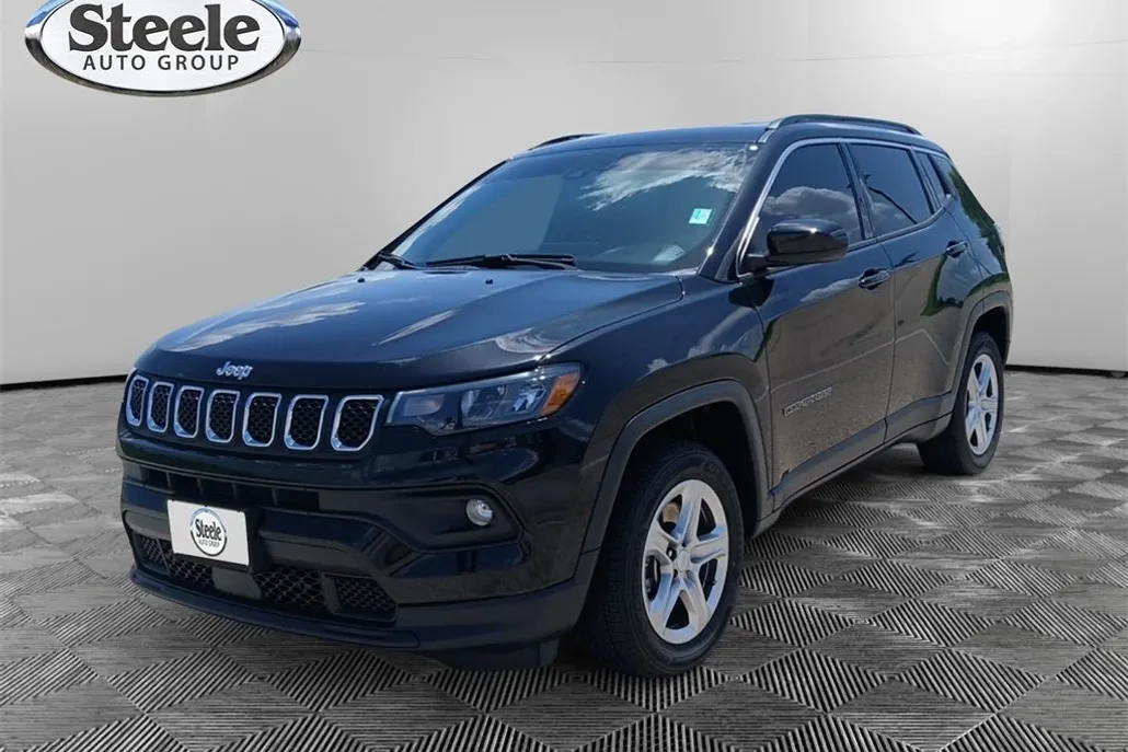 2023 Jeep Compass Latitude photo 1