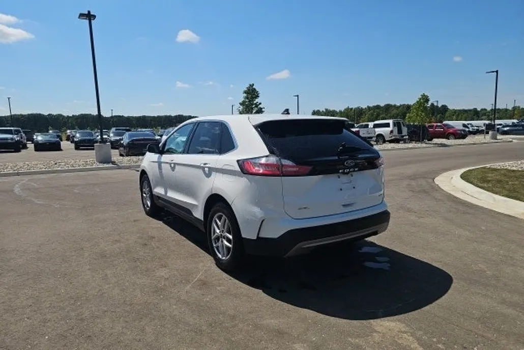 2024 Ford Edge SEL photo 1